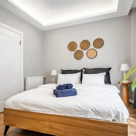 Stylishly Decorated 1br Flat With Ac In Cihangir *